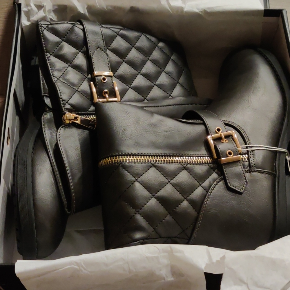 Brand: PENNYSUE 152
Womens Knee-High Riding Boots